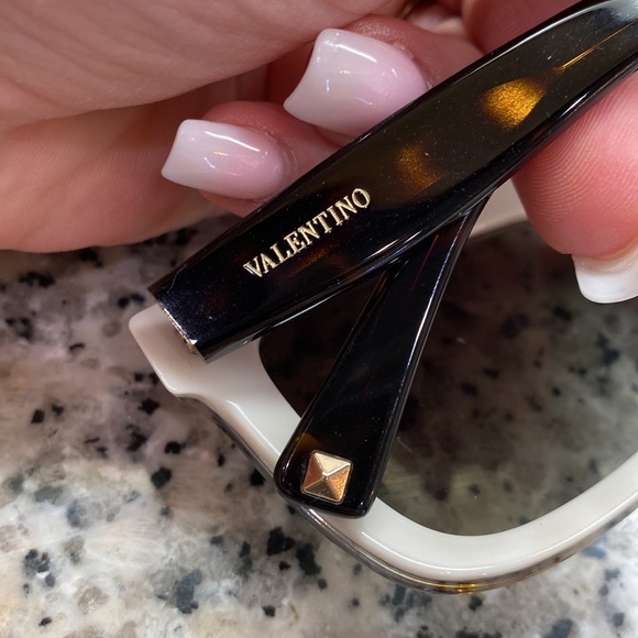 Authentic Valentino unique tortoise shell sunglasses - Picture 9 of 13